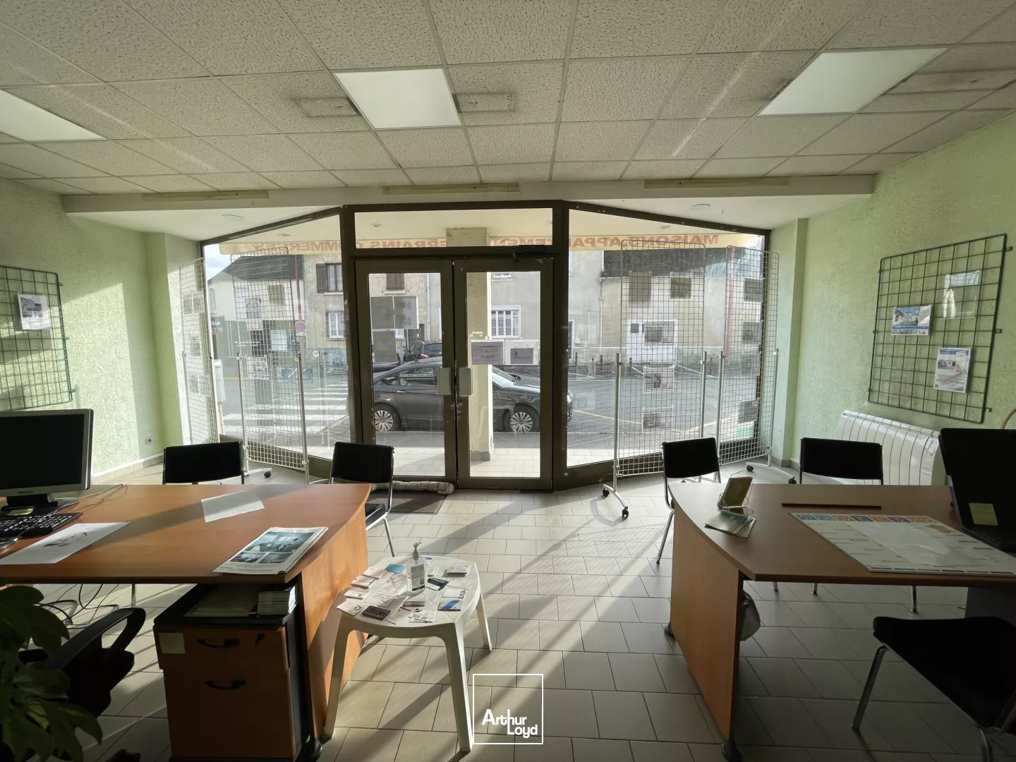 A LOUER - LOCAL COMMERCIAL - 50 M2 - BRESLES