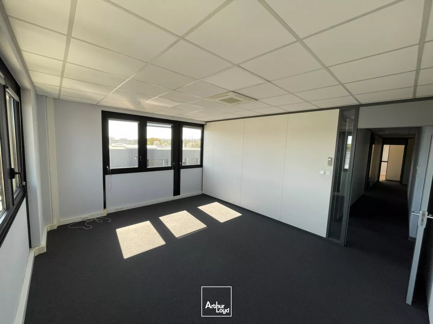 A LOUER PLATEAU DE BUREAUX 335 M2 - COMPIEGNE ZAC DE MERCIERES