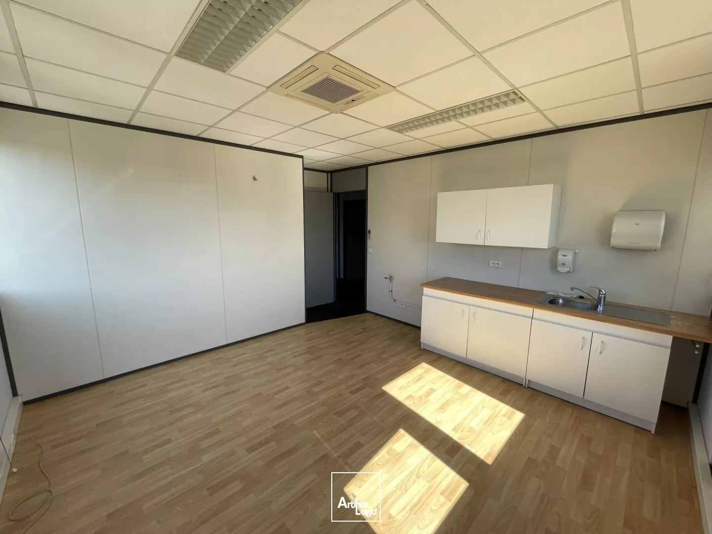 A LOUER PLATEAU DE BUREAUX 335 M2 - COMPIEGNE ZAC DE MERCIERES