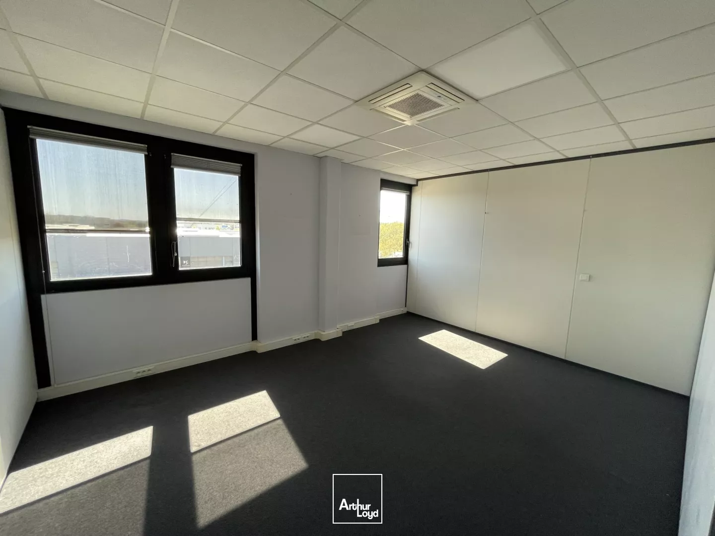 A LOUER PLATEAU DE BUREAUX 335 M2 - COMPIEGNE ZAC DE MERCIERES
