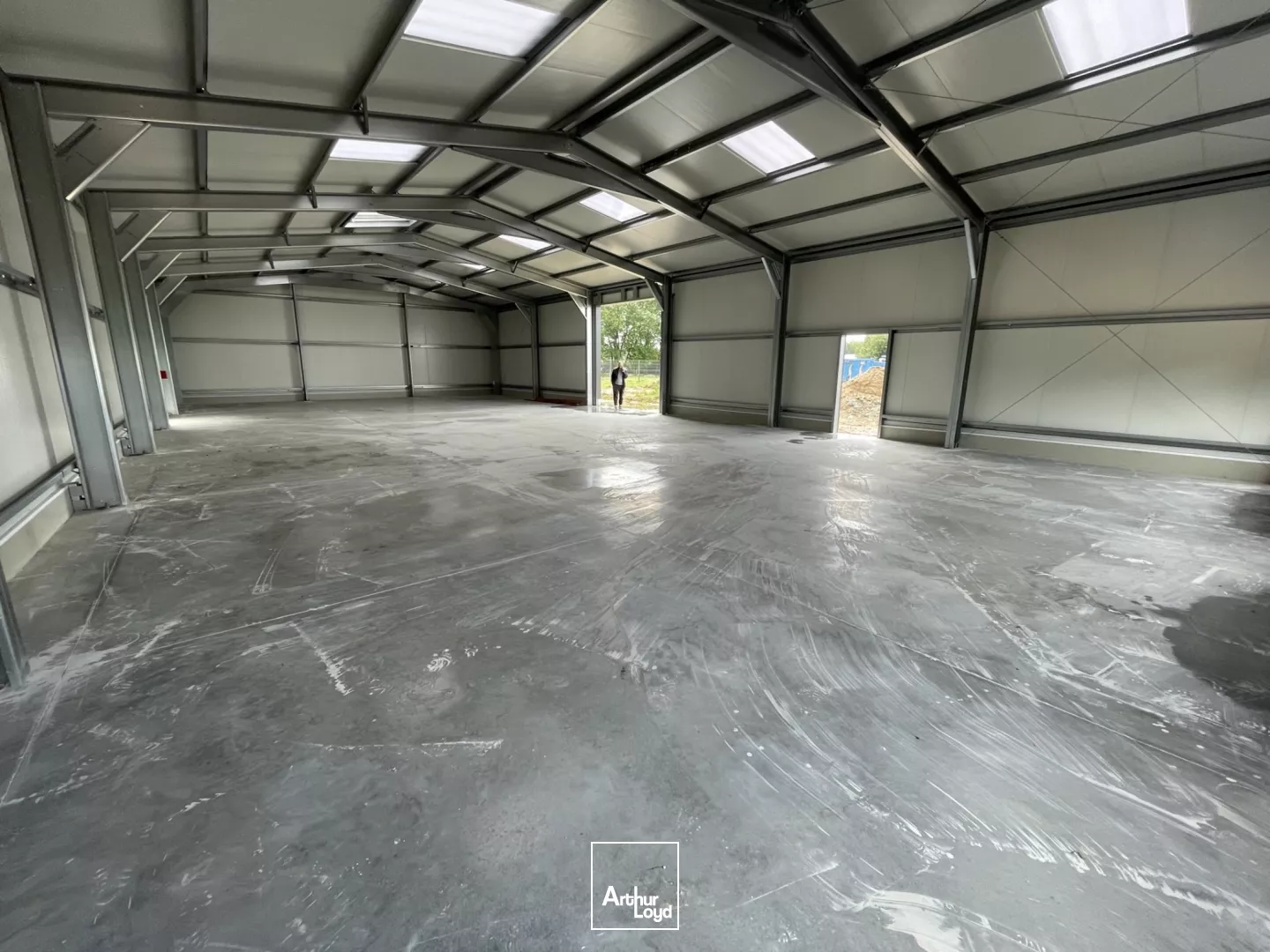 BATIMENT NEUF - A LOUER 