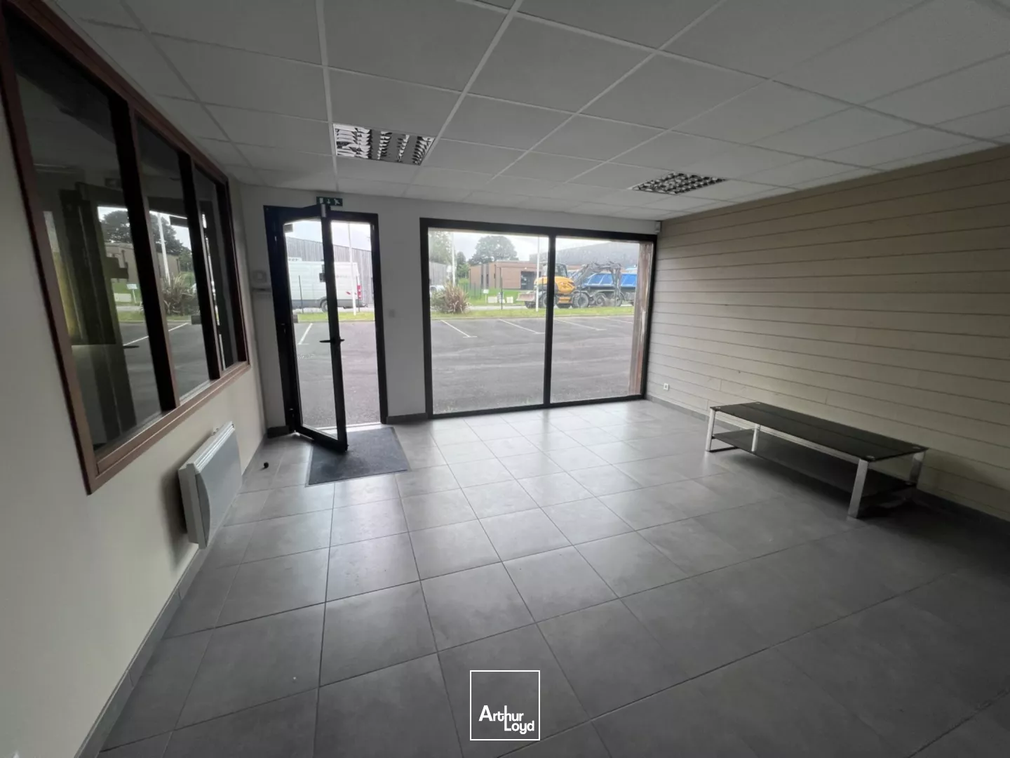 A LOUER - LOCAL D'ACTIVITE - 804 M² ENVIRON - MELLAC