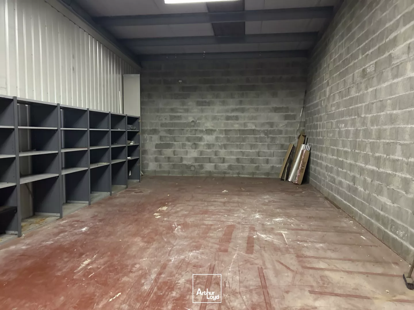 À louer local commercial de 1680 m² à Cadaujac