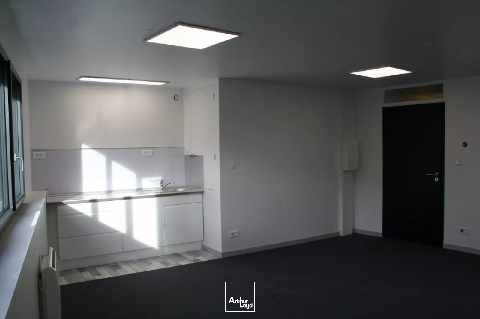 À LOUER - BUREAUX ENTIÈREMENT AMÉNAGÉS AU COUR DE GRAVELINES 