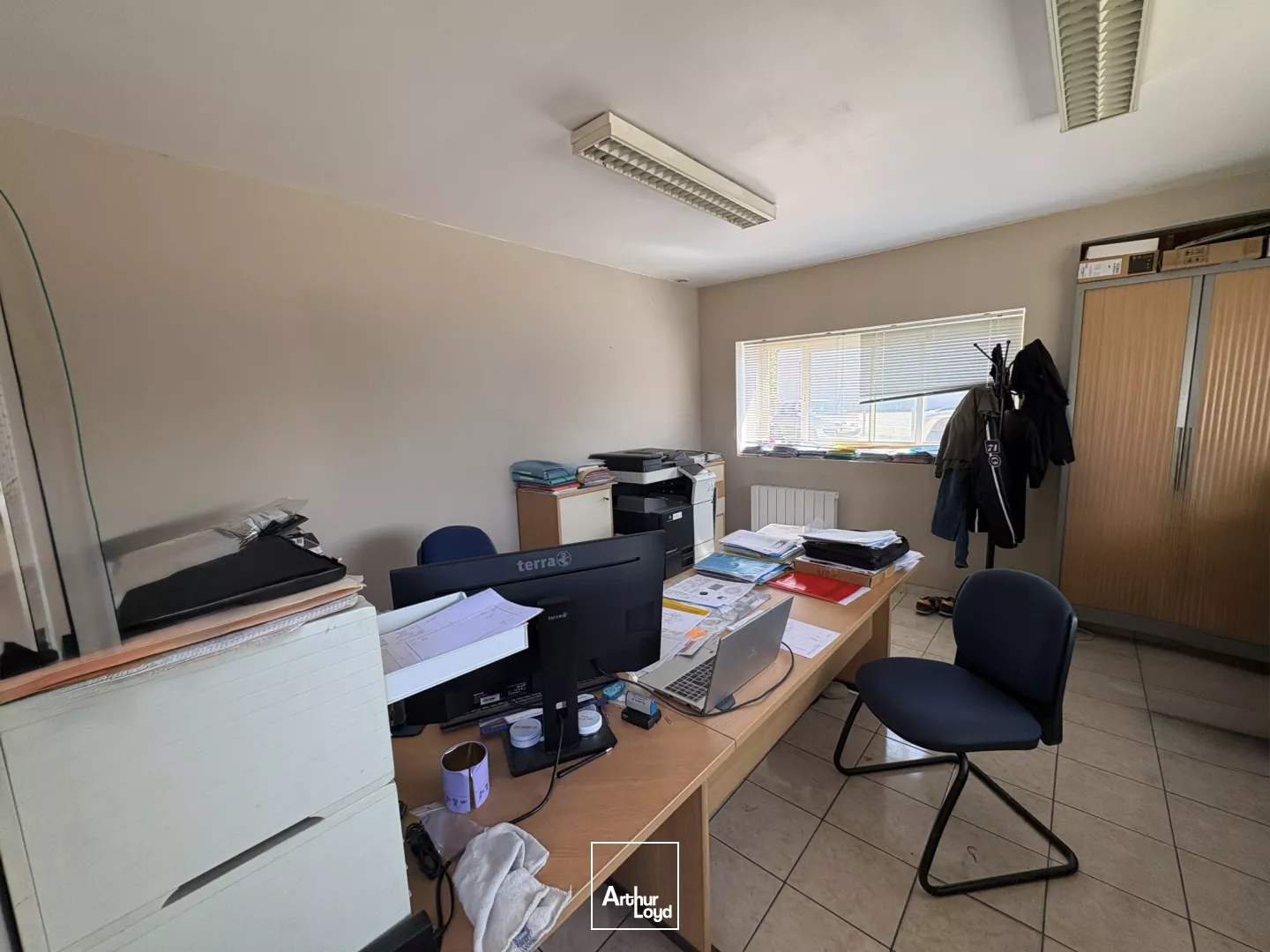 Bâtiment à vendre Marcilly en Villette 270 m2 