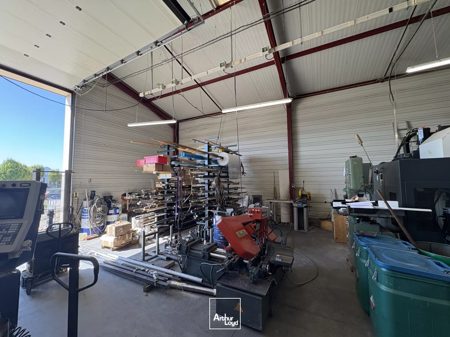 Bâtiment à vendre Marcilly en Villette 270 m2 