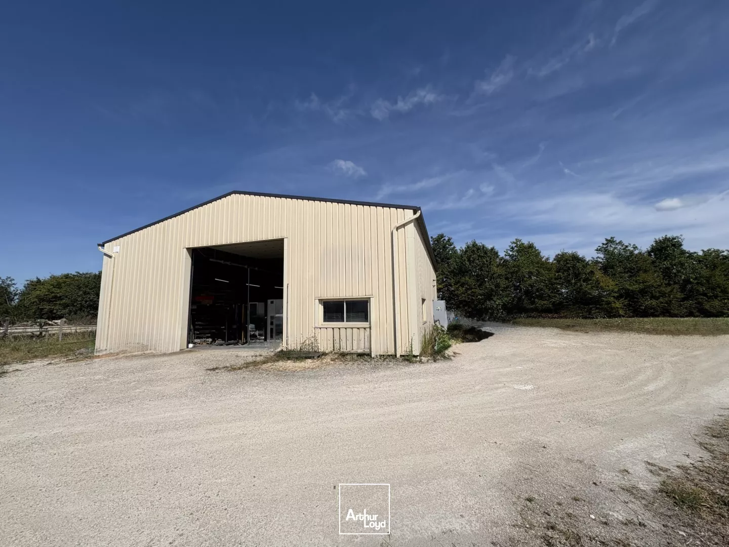 Bâtiment à vendre Marcilly en Villette 270 m2 