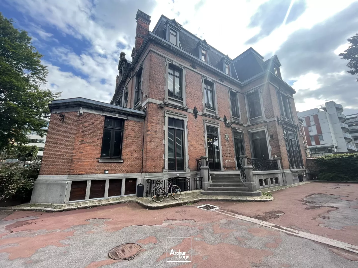 À louer : Bureaux de standing dans demeure bourgeoise au coeur de Roubaix - Cadre prestigieux, accessibilité optimale
