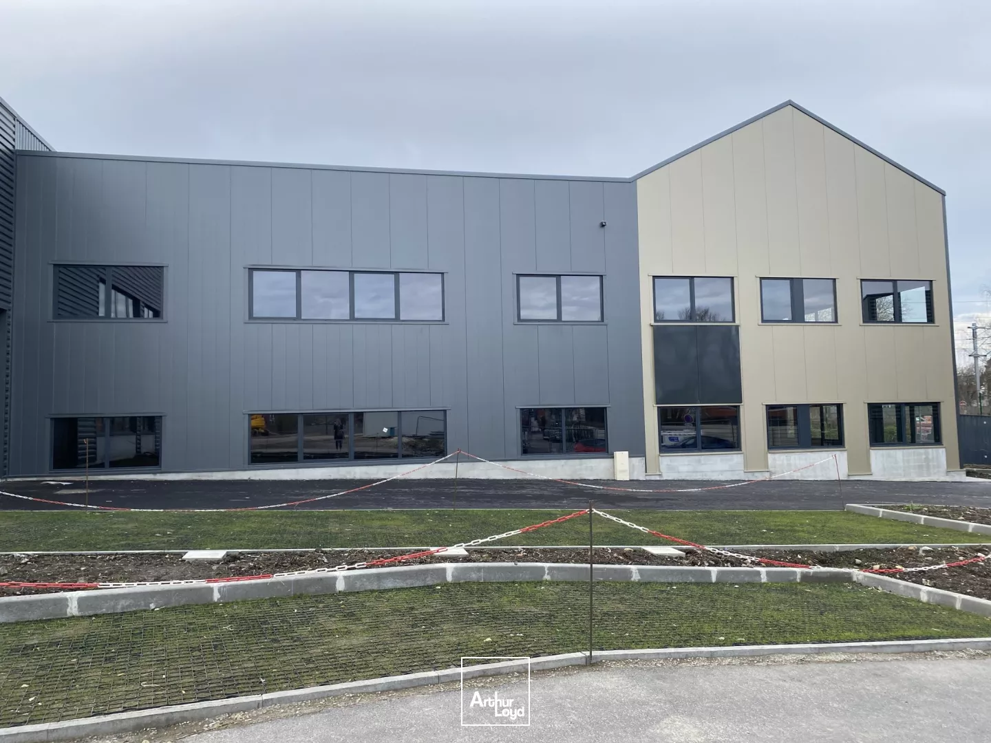 À louer / À vendre : Bureaux & Locaux d'Activité Haut de Gamme - Parc de l'Union à Tourcoing - Accessibilité optimale & cadre paysager écoresponsable