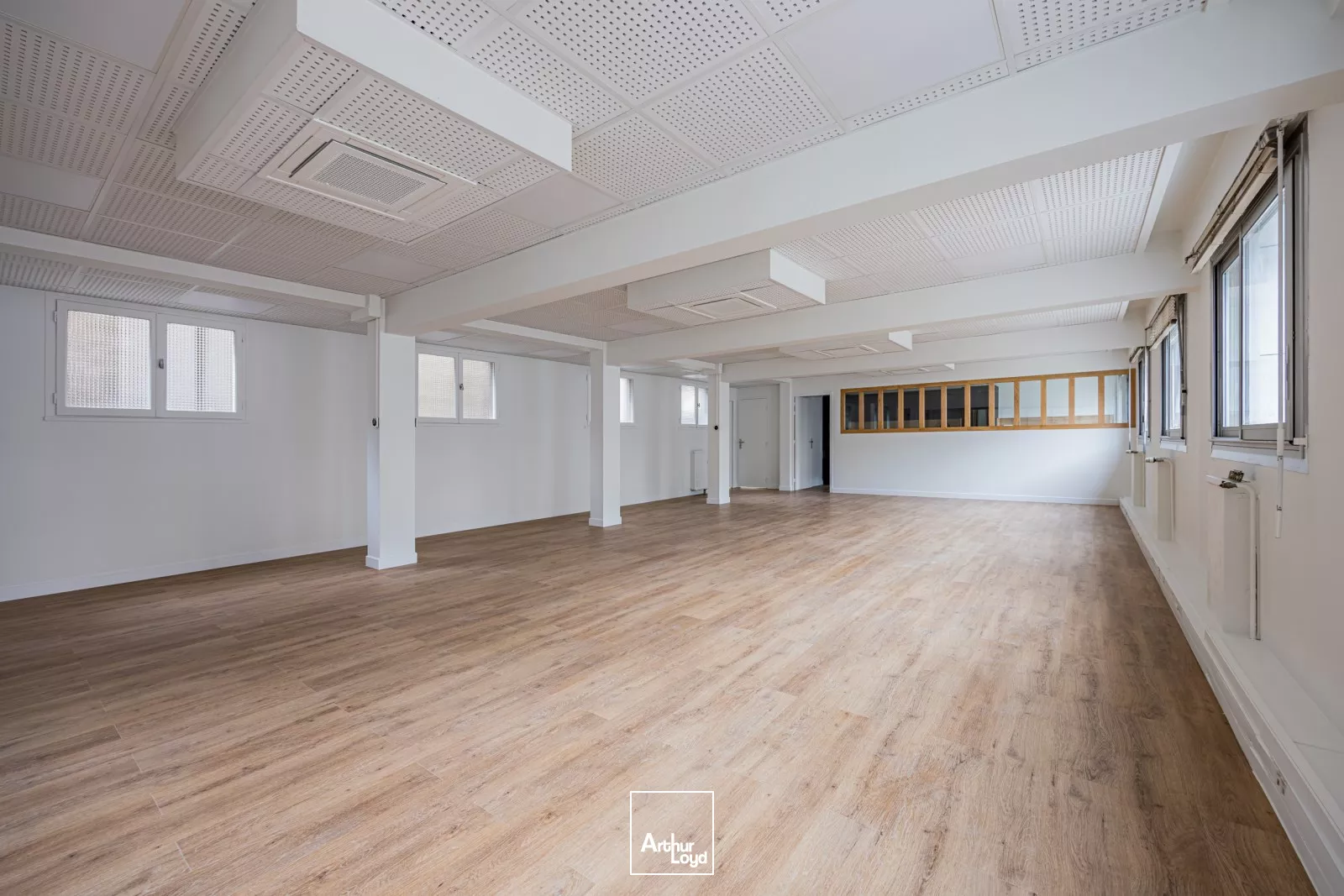 Bureaux à louer à PARIS 75008