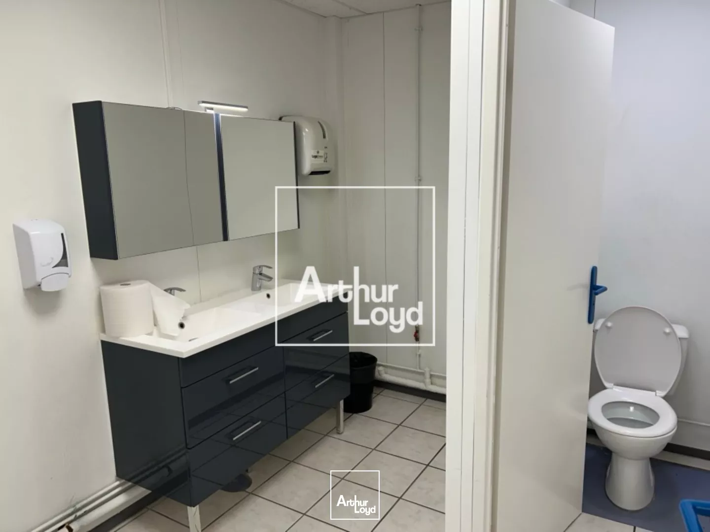 BUREAUX DE PLAIN-PIED ACCÈS PMR - À LOUER - SAINT JEAN