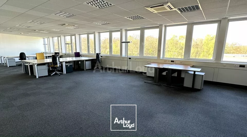 BUREAUX à LOUER de 1274 m²