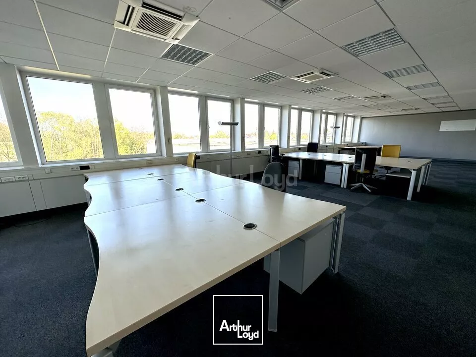 BUREAUX à LOUER de 1274 m²