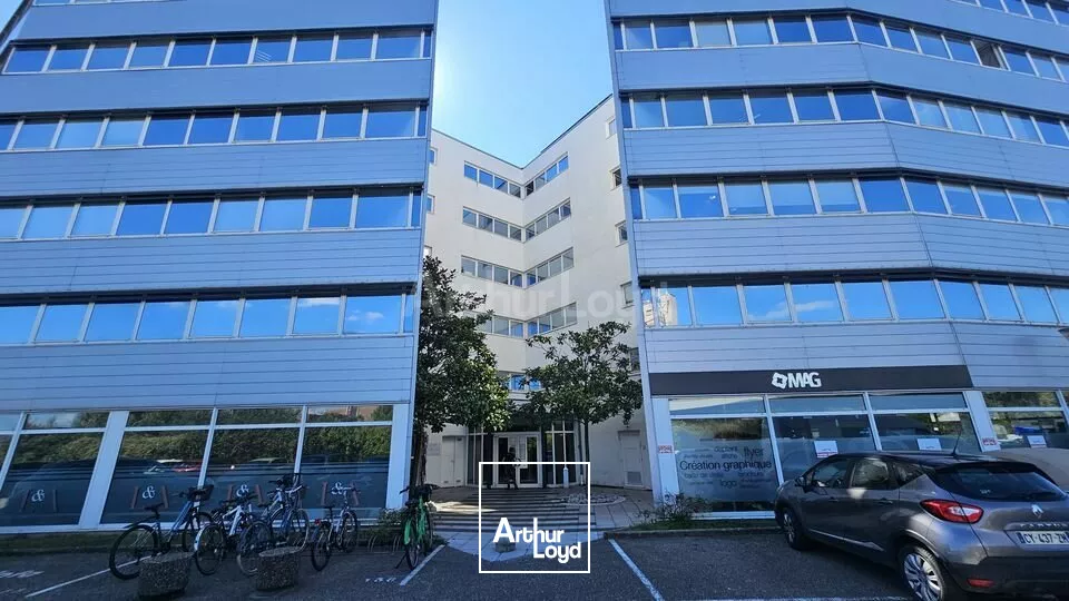 BUREAUX à VENDRE de 426 m²