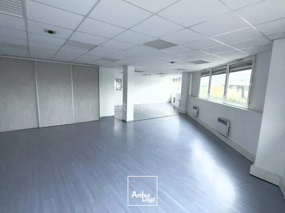 BUREAUX à VENDRE de 426 m²