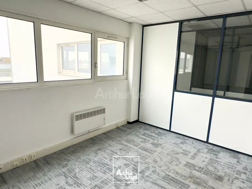 BUREAUX à VENDRE de 426 m²