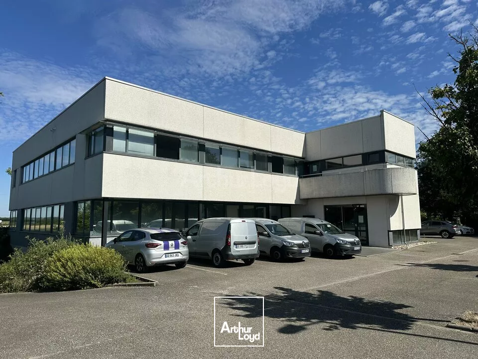 BUREAUX à LOUER de 526.6 m²