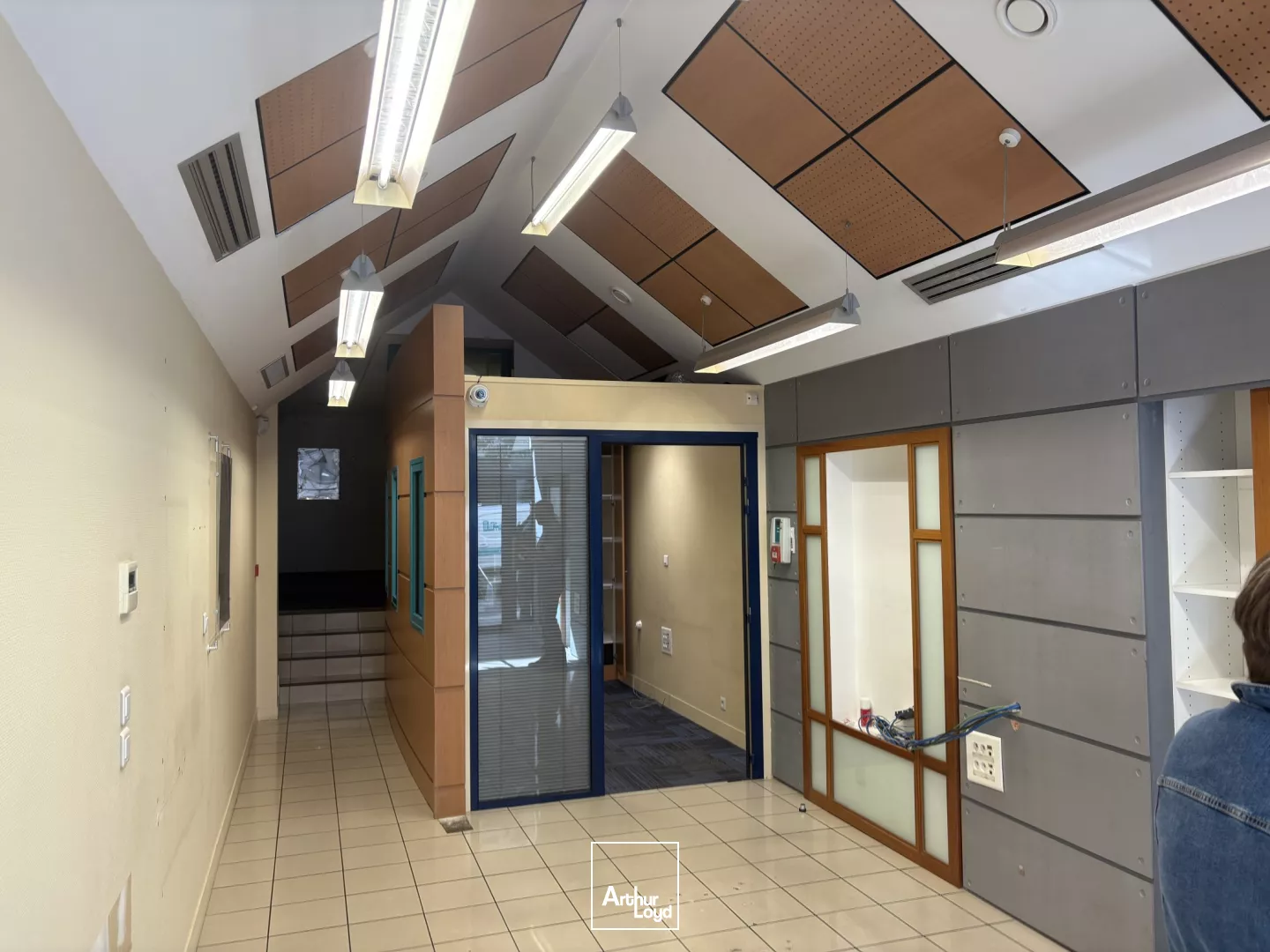 A LOUER - LOCAL COMMERCIAL DE 140 m² - ORLÉANS CENTRE / RUE BANNIER