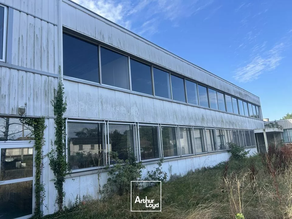 PLUS DE 500M² sur 2 NIVEAUX - MIXTE - ZA LA TOUR - ABREST 