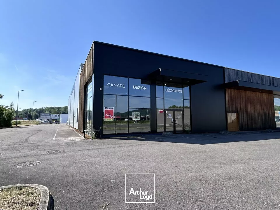 LOCAL COMMERCIAL à LOUER de 1692.3 m²