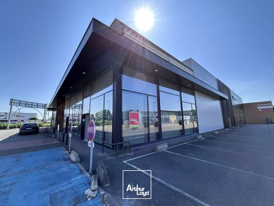 LOCAL COMMERCIAL à LOUER de 1692.3 m²