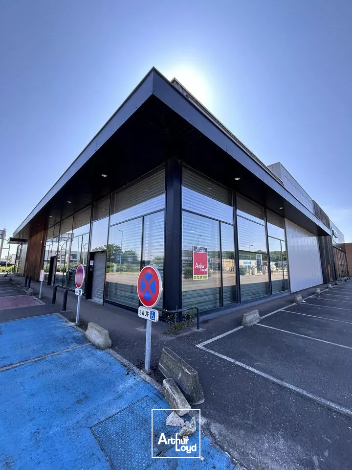LOCAL COMMERCIAL à LOUER de 1692.3 m²