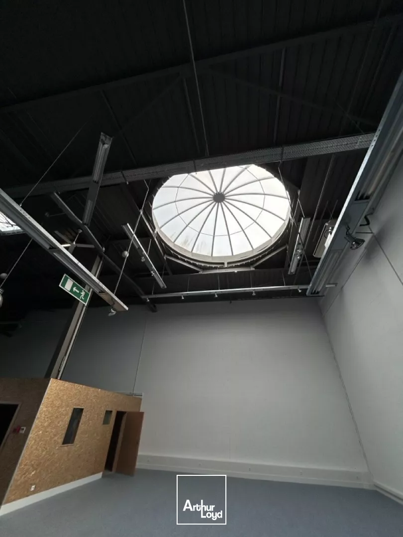 LOCAL COMMERCIAL à LOUER de 1692.3 m²