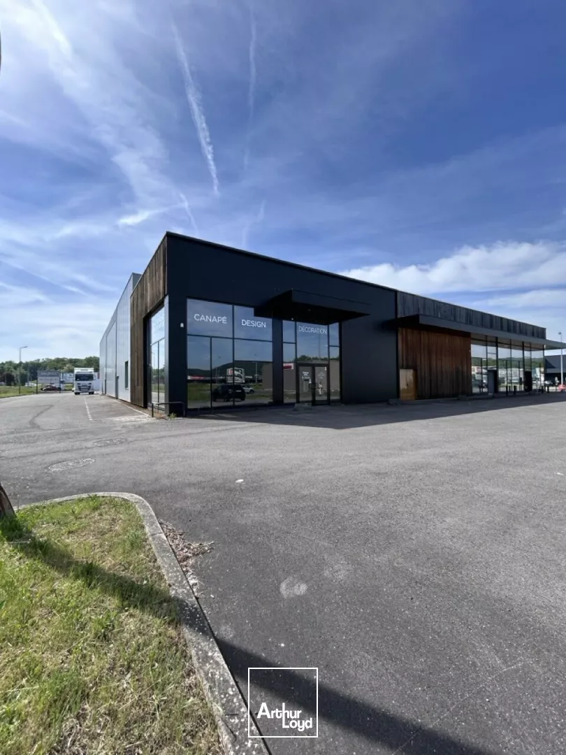 LOCAL COMMERCIAL à LOUER de 1692.3 m²