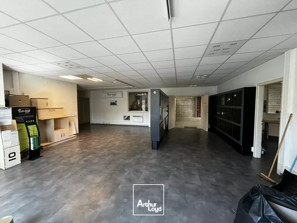 LOCAL D'ACTIVITE - ENTREPOT à LOUER de 320 m²