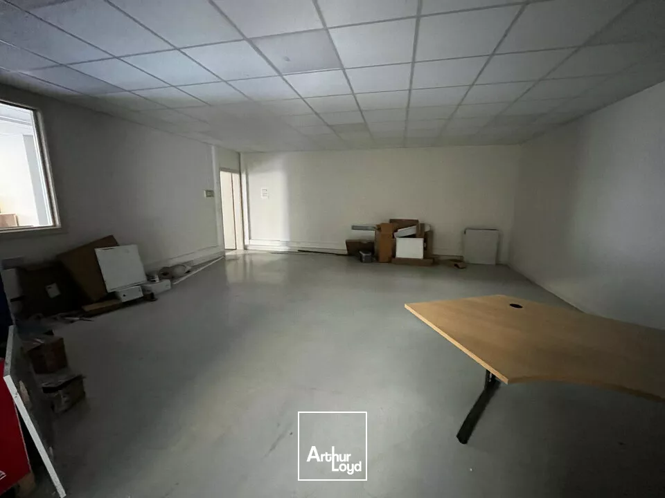 LOCAL D'ACTIVITE - ENTREPOT à LOUER de 320 m²
