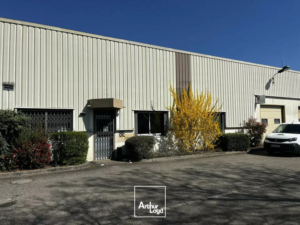 LOCAL D'ACTIVITE - ENTREPOT à LOUER de 320 m²