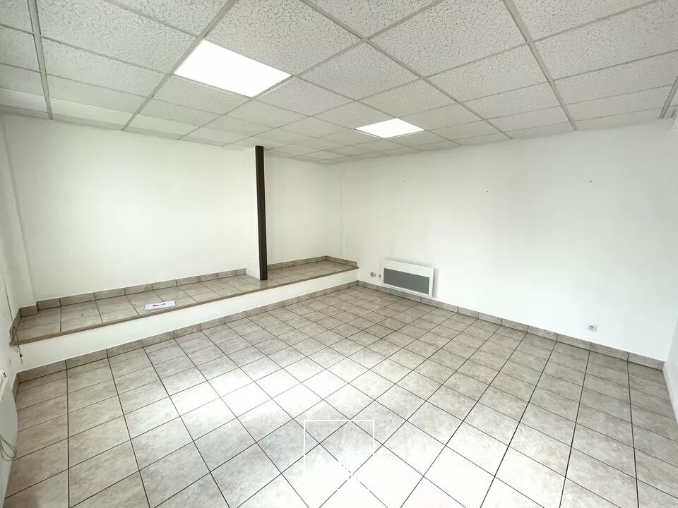 BUREAUX 23M² ENVIRONNEMENT MEDICAL ET PARAMEDICAL A LOUER 