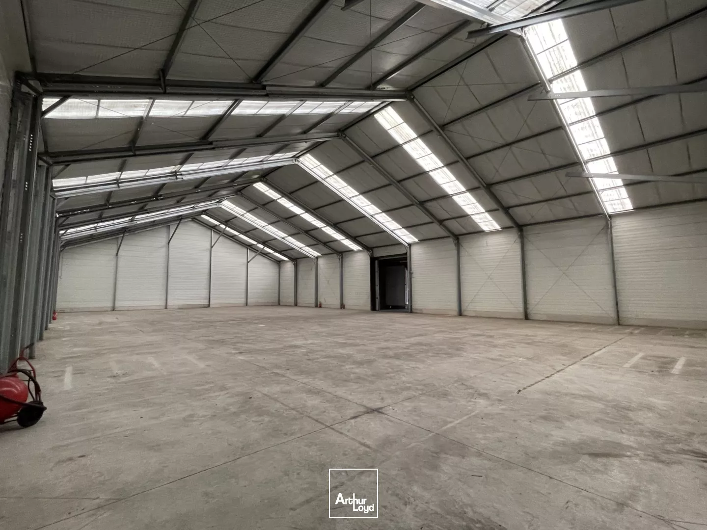 A LOUER - LOCAUX D'ACTIVITÉ - 1 660 m2 DIVISIBLE - SAINT-QUENTIN :