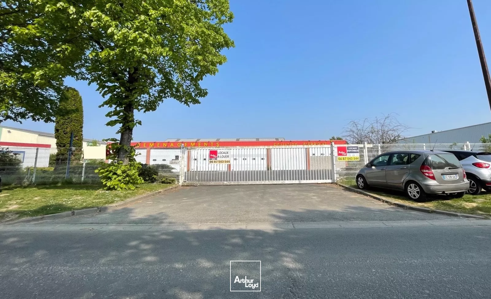 A LOUER - LOCAUX D'ACTIVITÉ - 1 660 m2 DIVISIBLE - SAINT-QUENTIN :