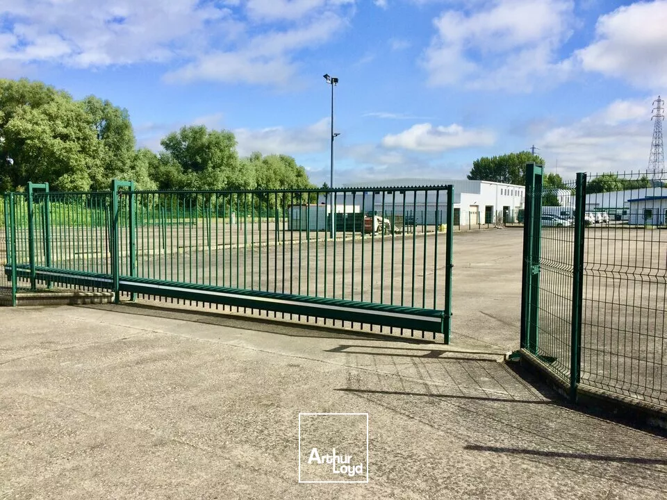 GONFREVILLE L'ORCHER - TERRE PLEIN BÉTON 9 700 M2