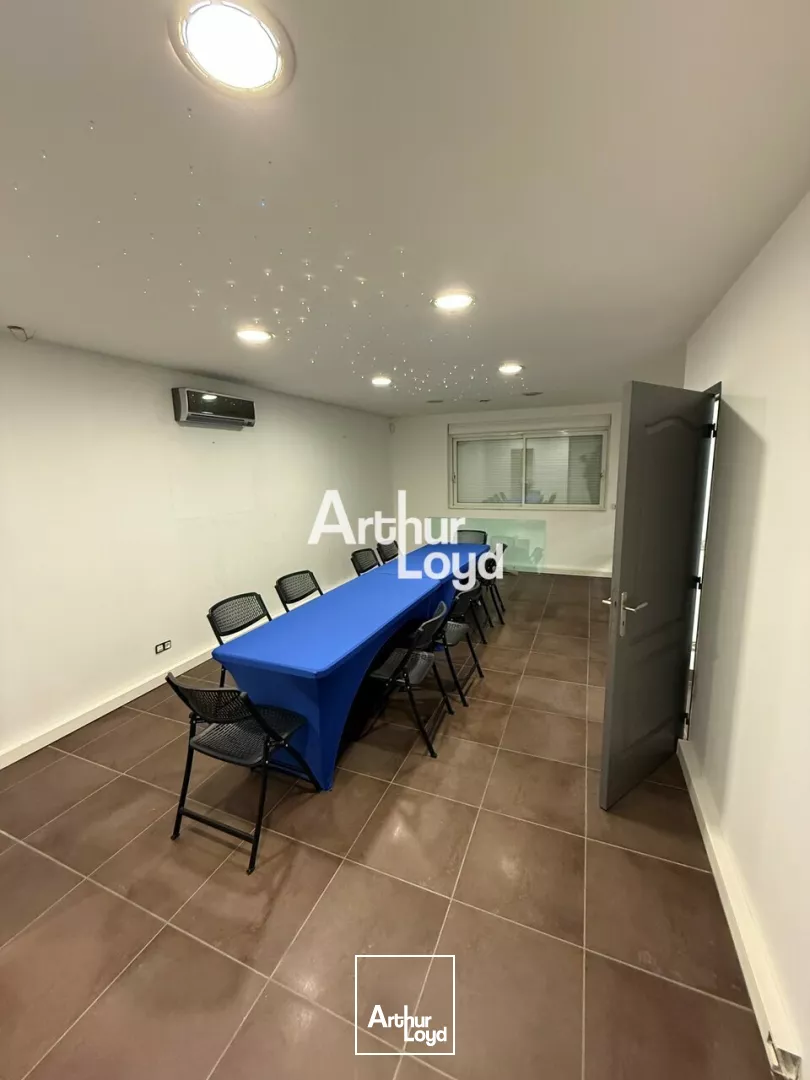 Local d'activité de 220 m² avec bureaux à vendre - Fréjus