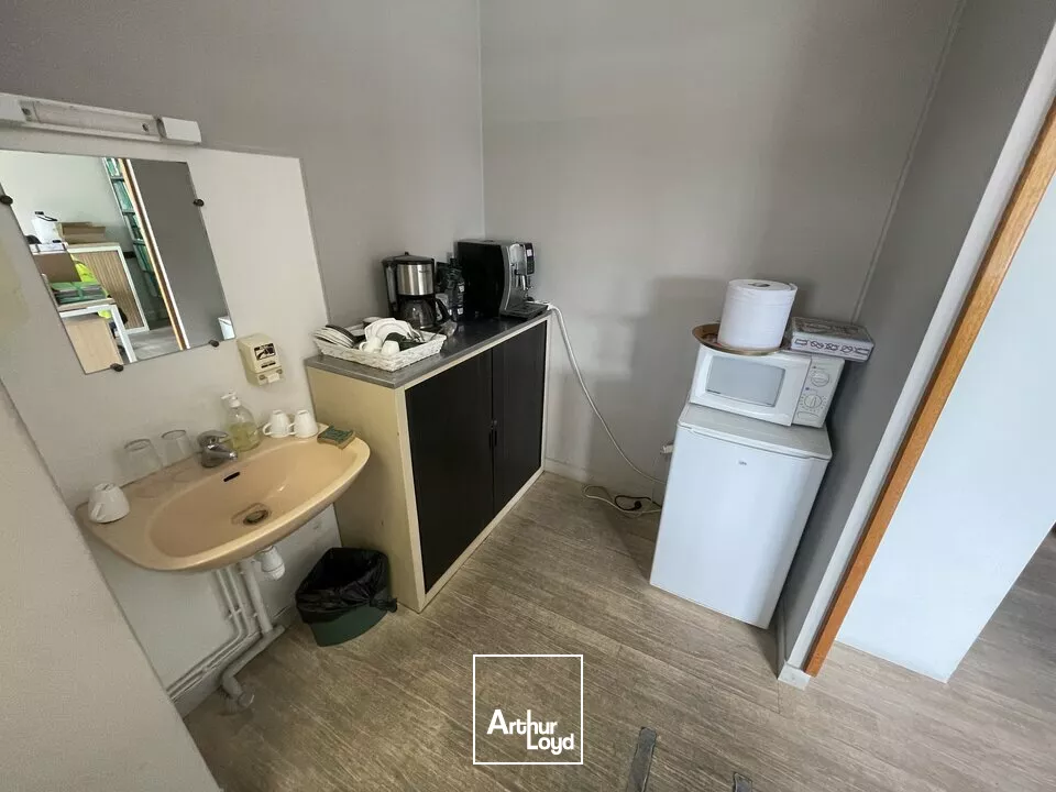 BUREAUX LIVRES ENTIEREMENT RENOVES ZONE REPUBLIQUE 2236M²