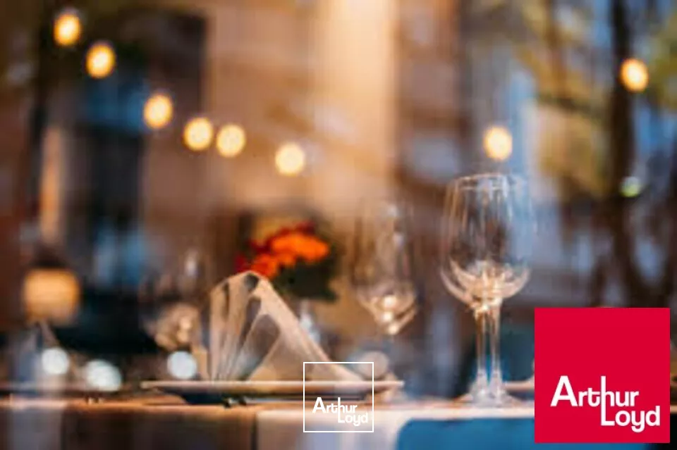 A SAISIR, sur axe passant, restaurant de 160 m² avec terrasse