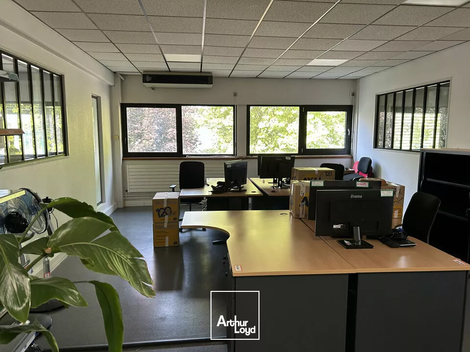 BUREAUX à LOUER de 1242 m²