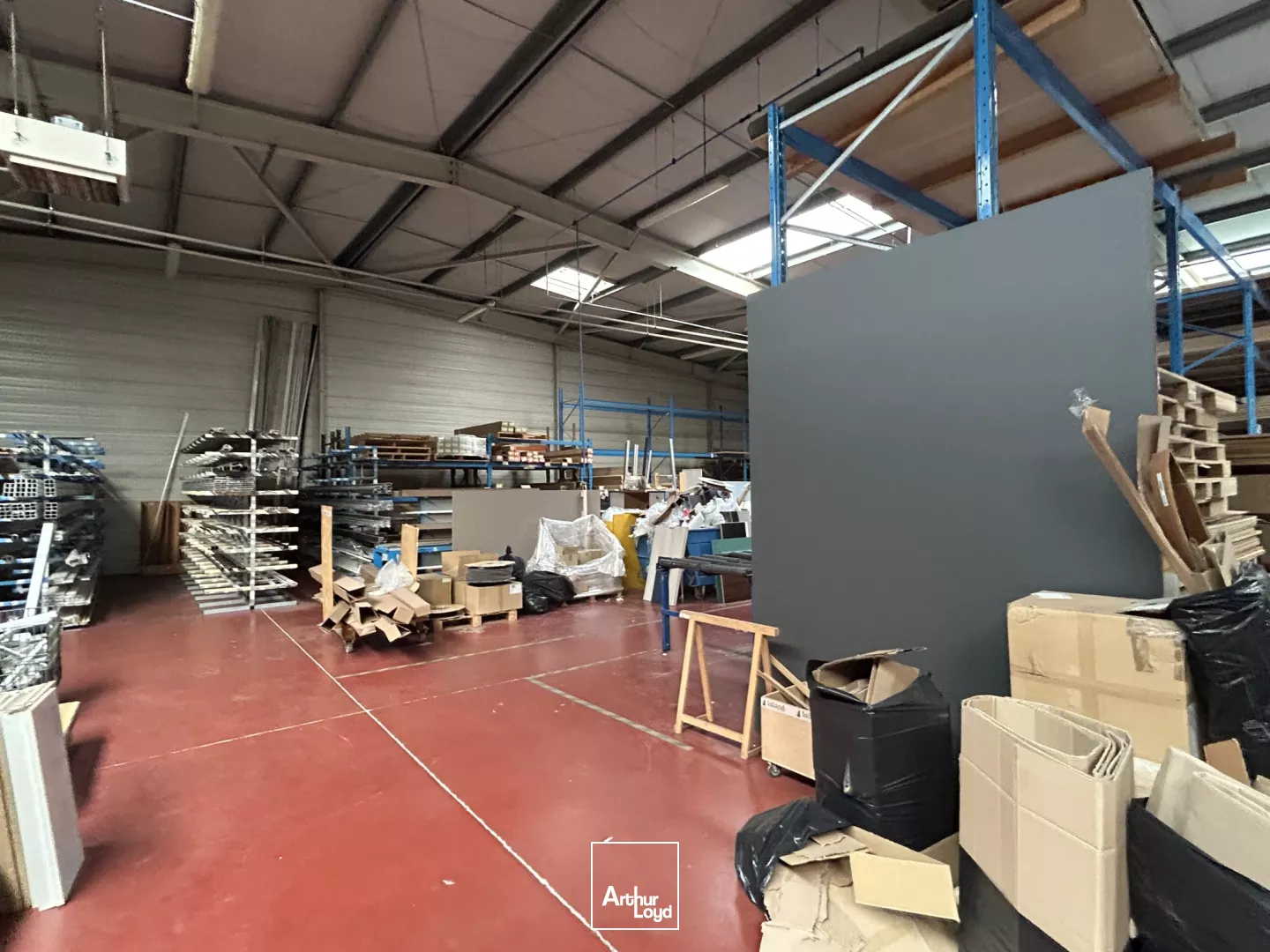 À louer entrepôts de 900 m² à EYSINES