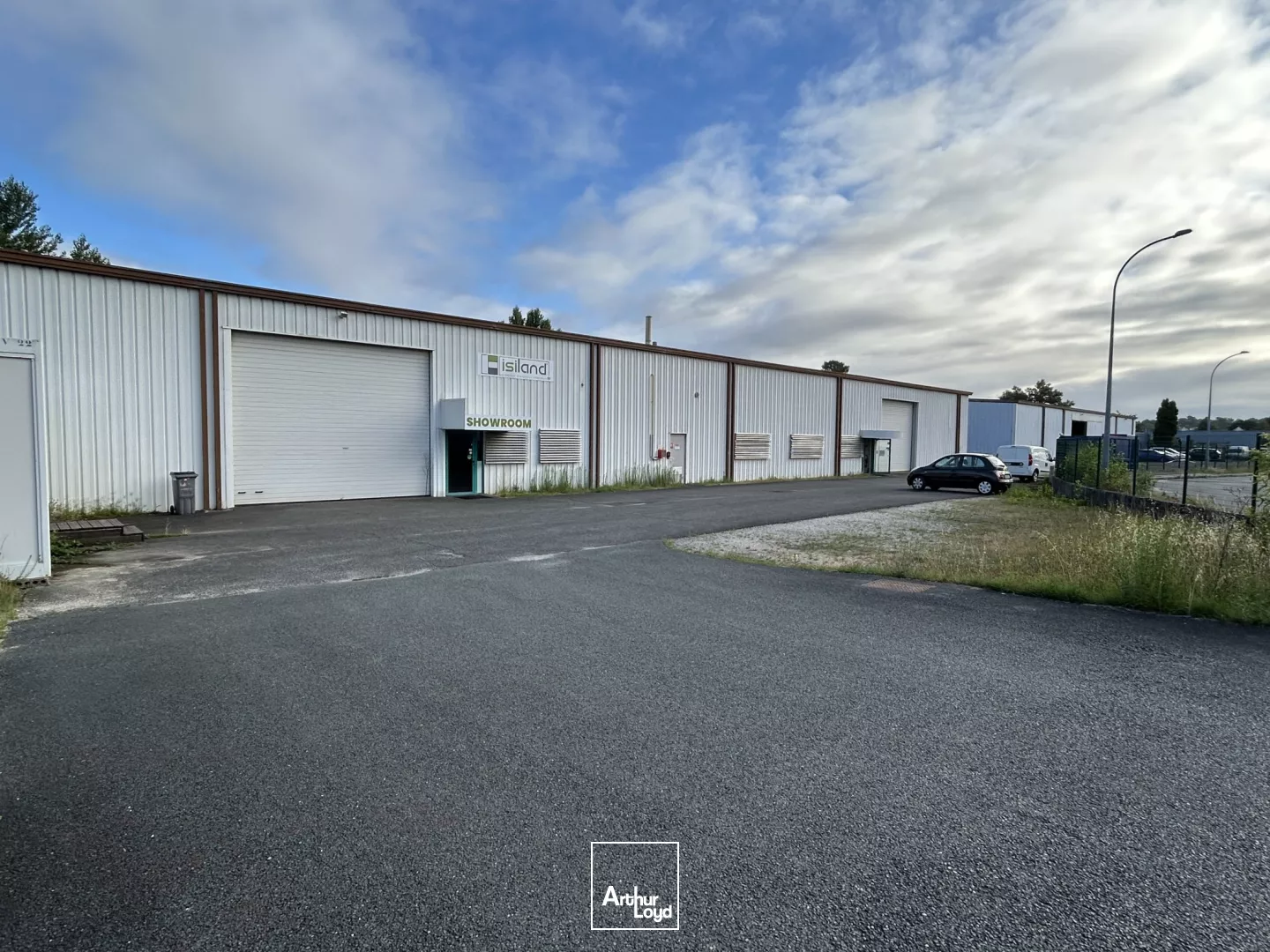 À louer entrepôts de 900 m² à EYSINES