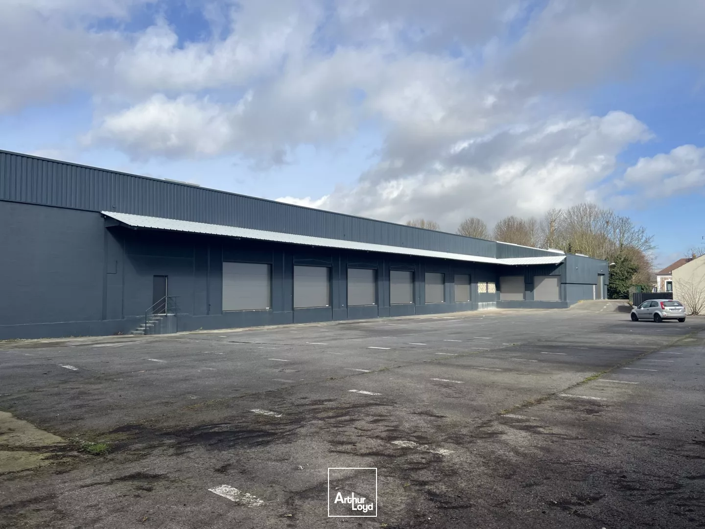 Entrepôt indépendant 5 505 m² à louer - Le Mesnil Amelot, accès rapide A1, A104, RER B, proche Paris CDG