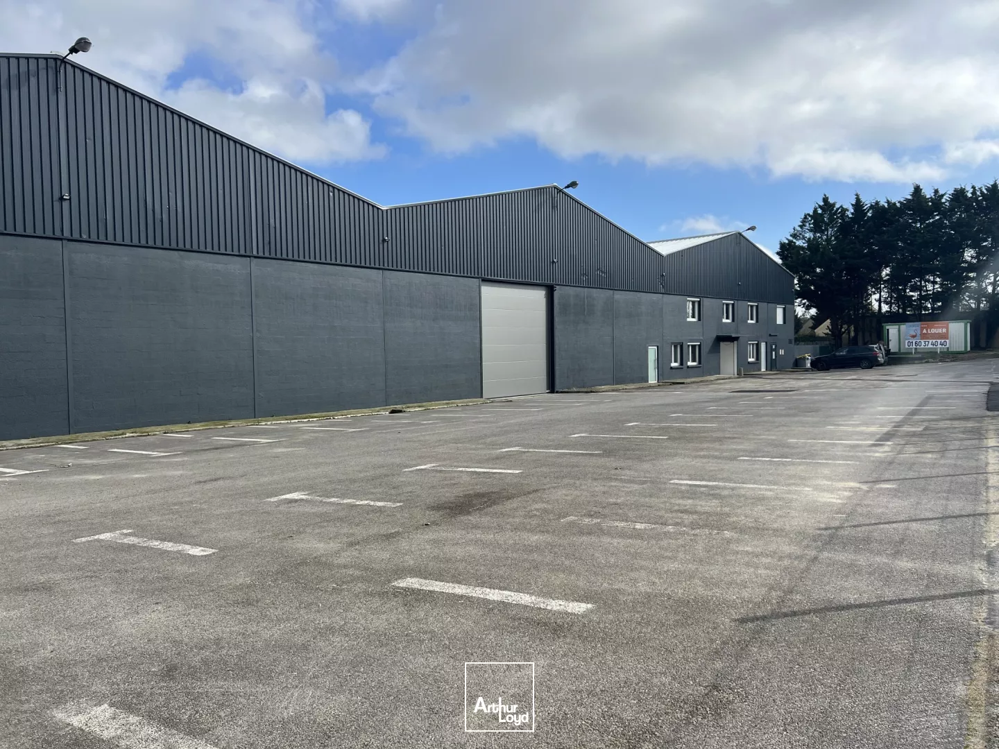 Entrepôt indépendant 5 505 m² à louer - Le Mesnil Amelot, accès rapide A1, A104, RER B, proche Paris CDG