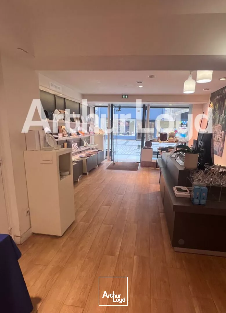 Local commercial avec Droit d'Entrée - Opportunité RARE - Quartier ST PIERRE