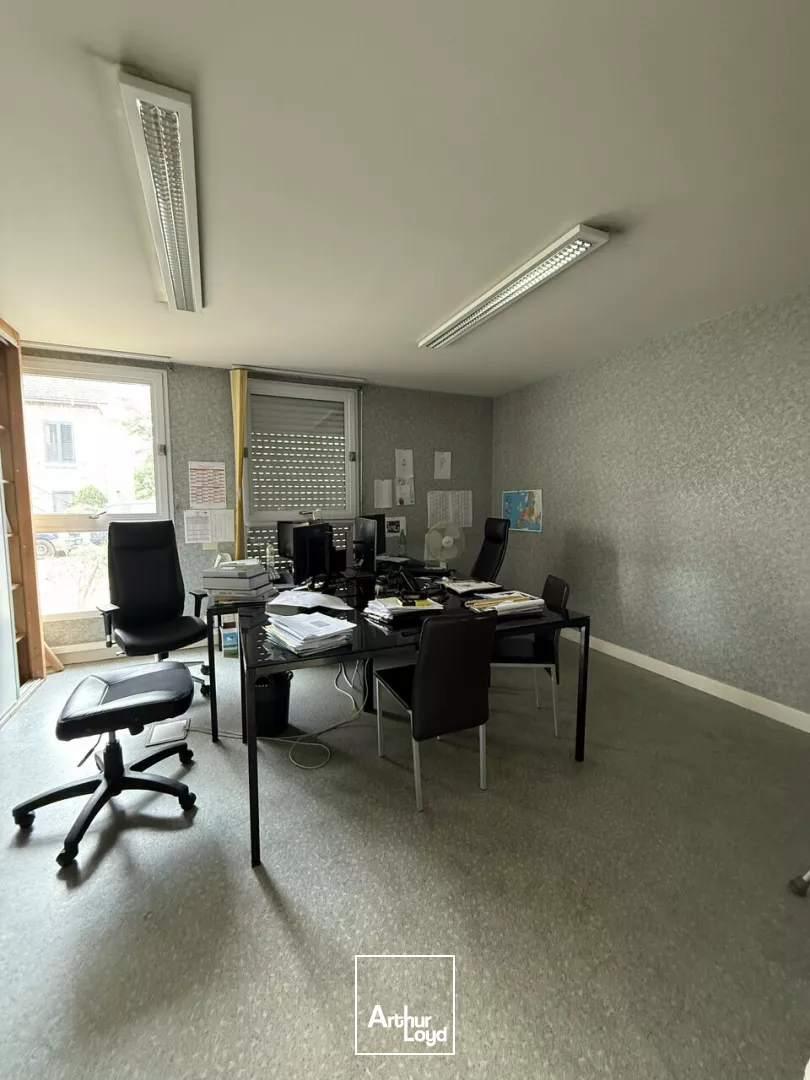 bureaux quartier des lycées. accessible PMR. Parking et parkings gratuits. 