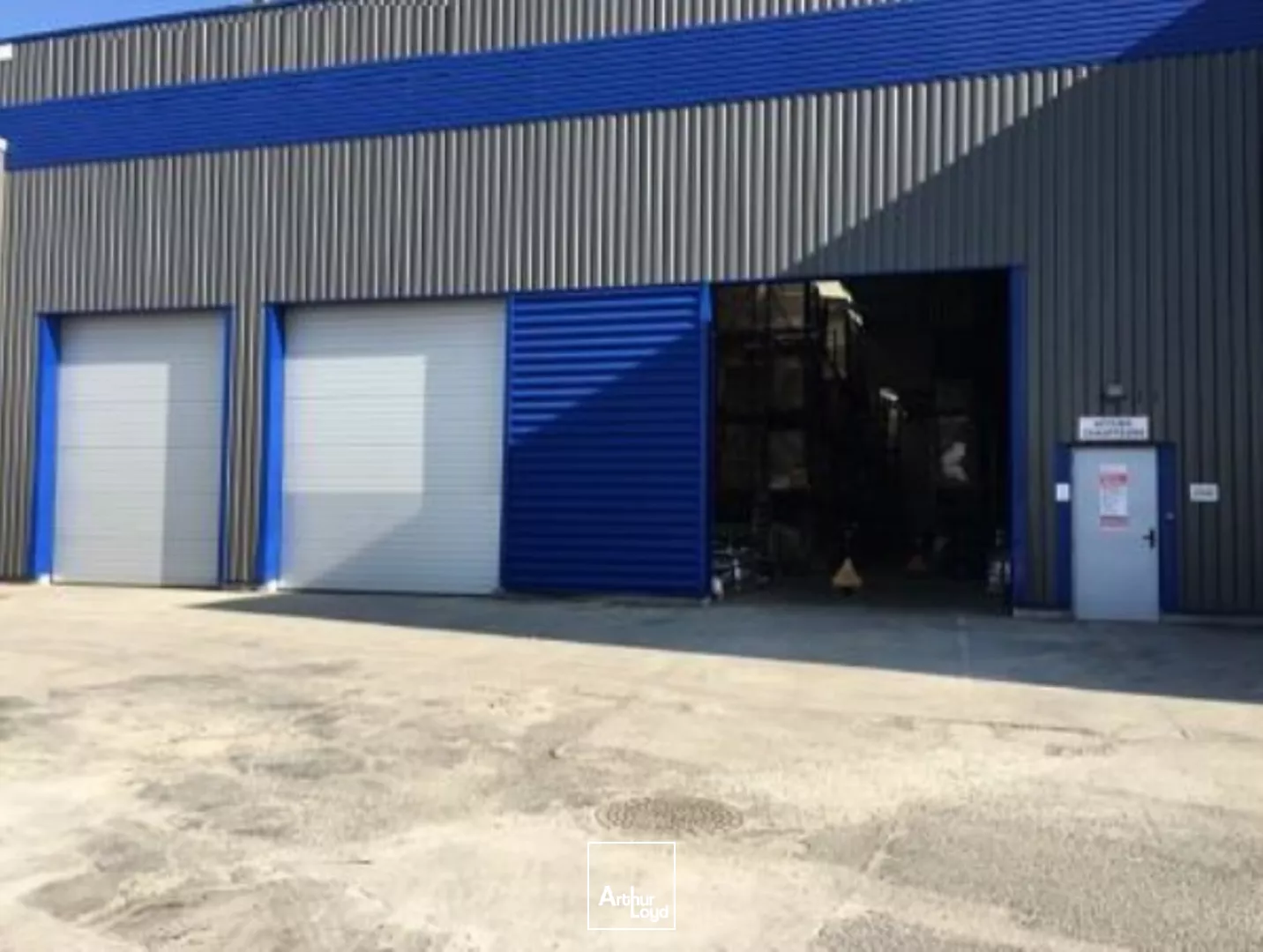 Site d'activité 2 633 m² au Thillay - Implantation premium pour logistique et stockage