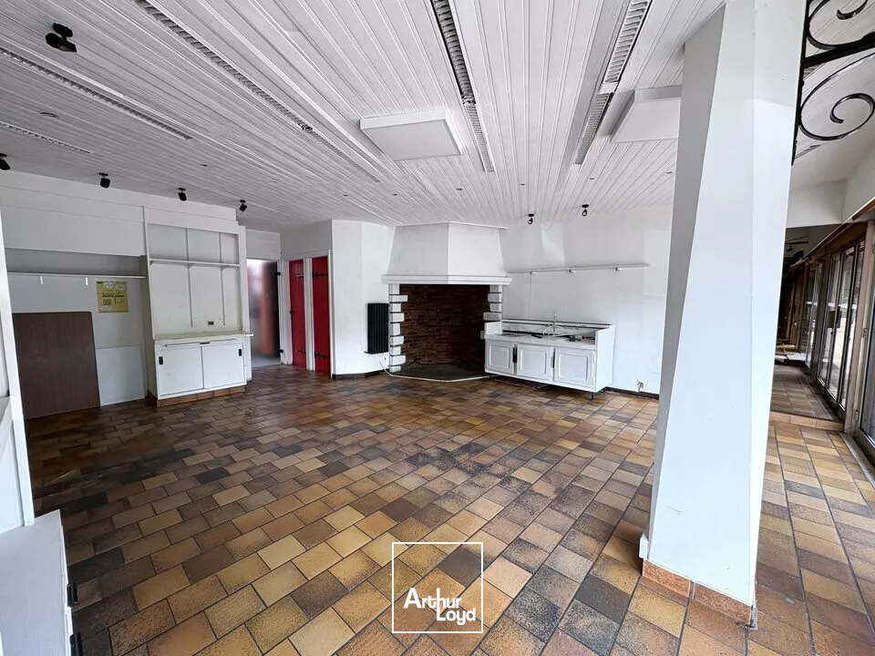 A VENDRE - LOCAL COMMERCIAL DE 150 m2 - CENTRE COMMERCIAL DE PORT JÉROME SUR SEINE 