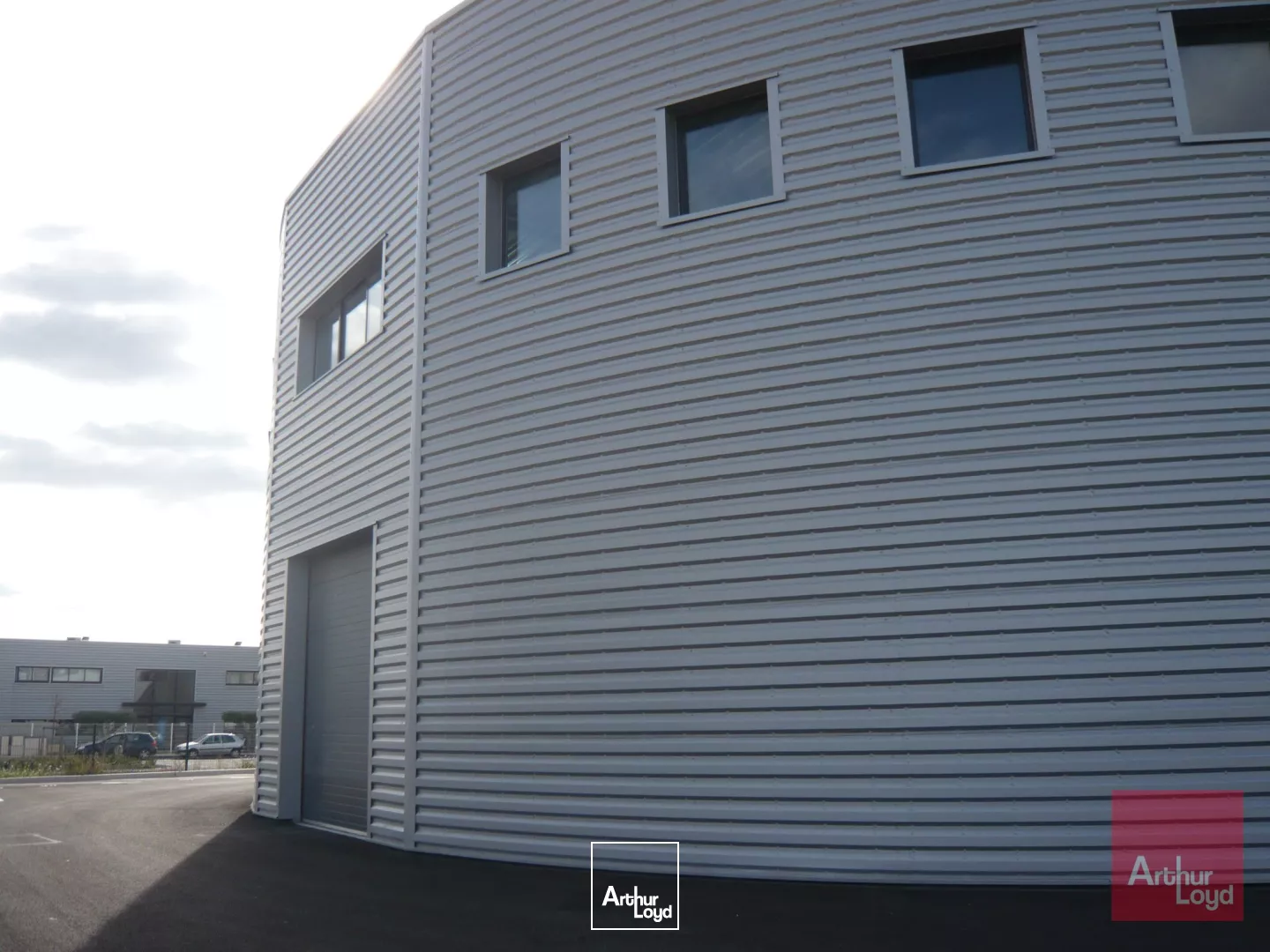 LOCATION BUREAUX ET ENTREPÔT 925 M2 DIVISIBLES - MONTPELLIER EST