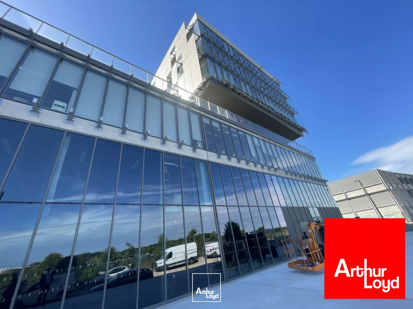 BUREAUX NEUFS A LOUER AVEC TERRASSES ET PARKINGS - NEXUS - MONTPELLIER -GARE TGV SUD DE FRANCE