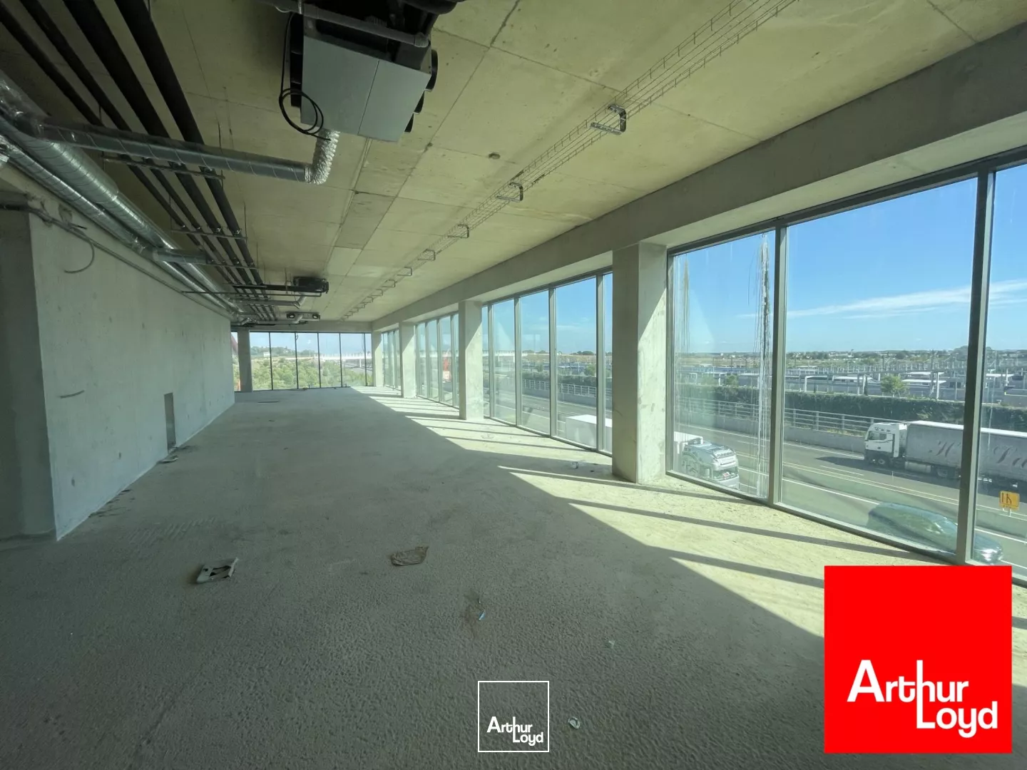 BUREAUX NEUFS A LOUER AVEC TERRASSES ET PARKINGS - NEXUS - MONTPELLIER -GARE TGV SUD DE FRANCE